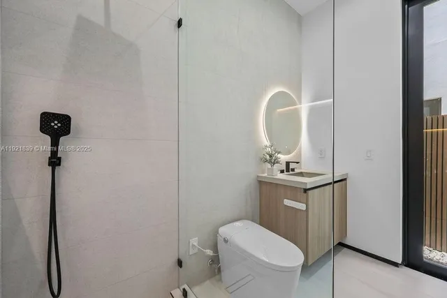 $3,195,000 | 618 Northeast 17th Way, Fort Lauderdale, FL 33304