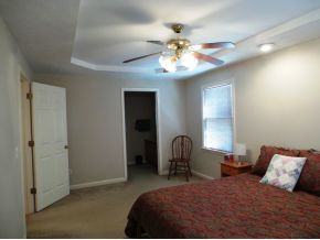 830 Lebanon Road Kingsport, TN 37663 - Photo 4 of 22 Larger master suite