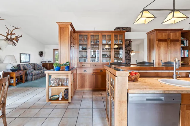 $899,000 | 12504 North Fairview Road, Mead, WA 99021