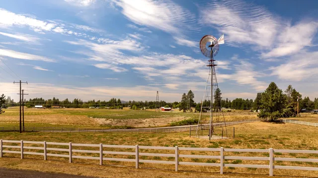 $899,000 | 12504 North Fairview Road, Mead, WA 99021