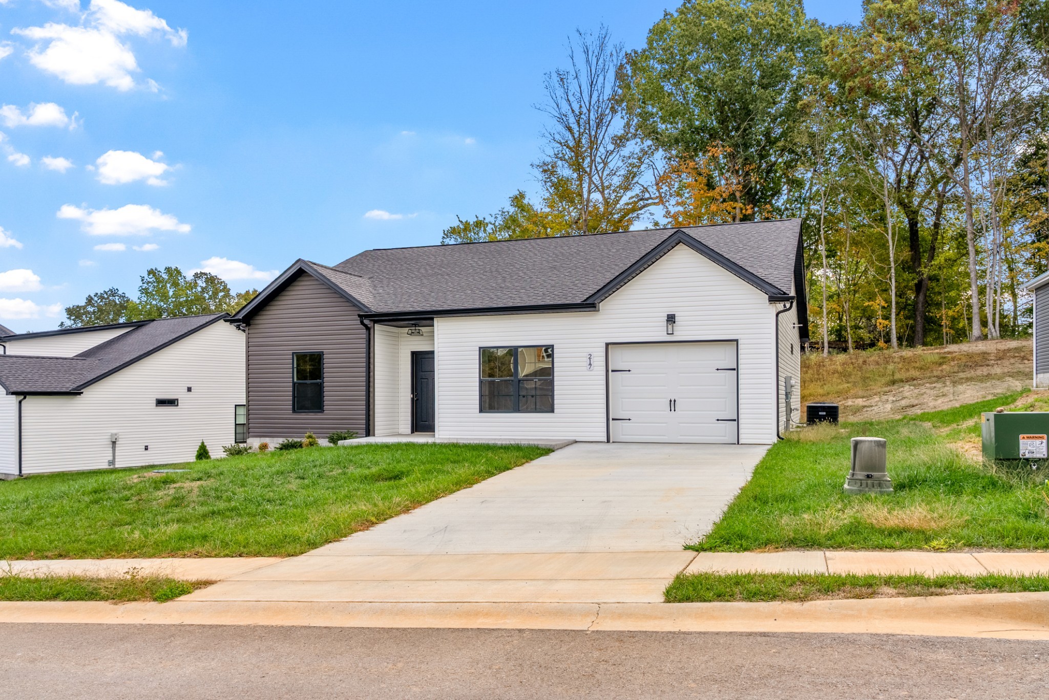 217 Wayne Hall Road Clarksville, TN 37040 - Photo 2 of 28