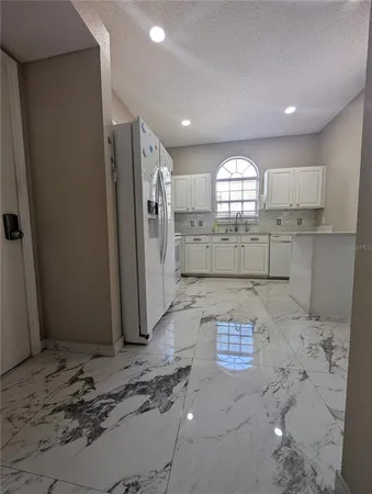$2,400 | 4321 Deermont Circle, Tampa, FL 33624