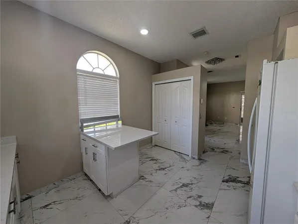 $2,400 | 4321 Deermont Circle, Tampa, FL 33624