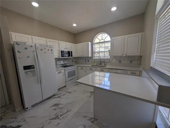 $2,400 | 4321 Deermont Circle, Tampa, FL 33624