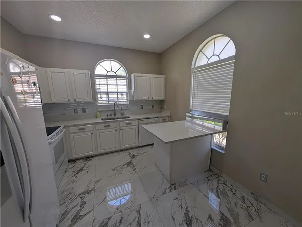 $2,400 | 4321 Deermont Circle, Tampa, FL 33624