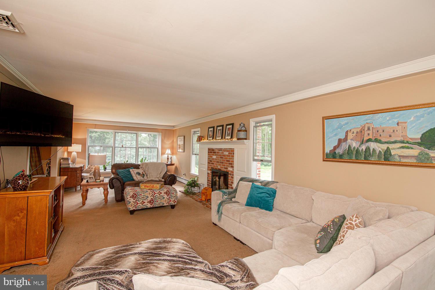 55 Timber Lane Thornton, PA 19373 - Photo 13 of 23 Living Room