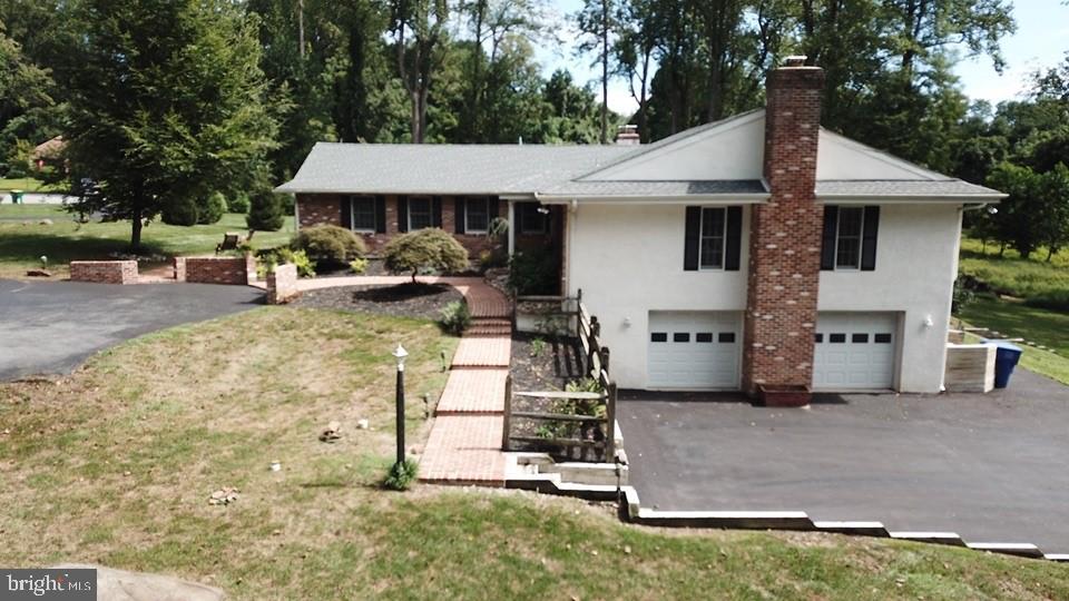 55 Timber Lane Thornton, PA 19373 - Photo 4 of 23 Double Garage + Storage