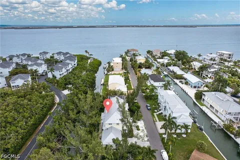 $1,749,000 | 793 Jungle Queen Way, Longboat Key, FL 34228
