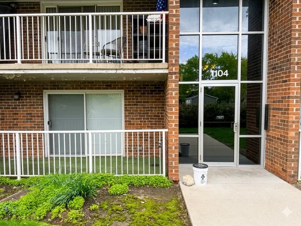 $1,700 | 1104 Mercury Drive, Unit 1B, Schaumburg, IL 60193