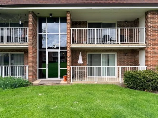 $1,700 | 1104 Mercury Drive, Unit 1B, Schaumburg, IL 60193
