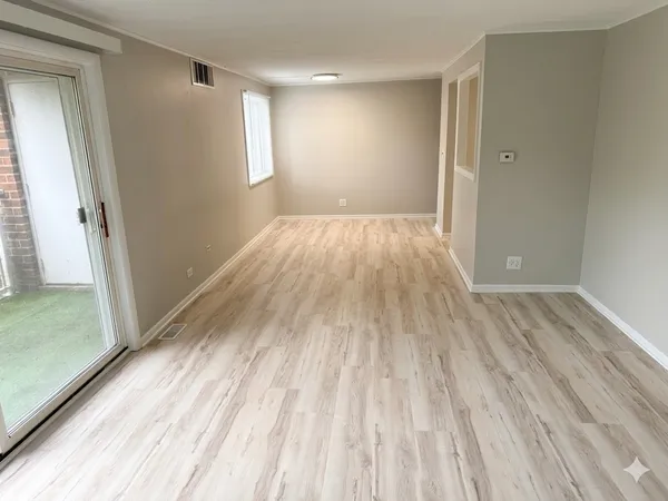 $1,700 | 1104 Mercury Drive, Unit 1B, Schaumburg, IL 60193