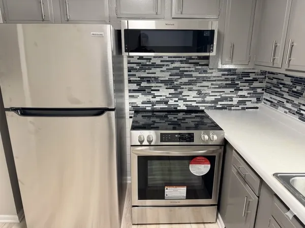 $1,700 | 1104 Mercury Drive, Unit 1B, Schaumburg, IL 60193