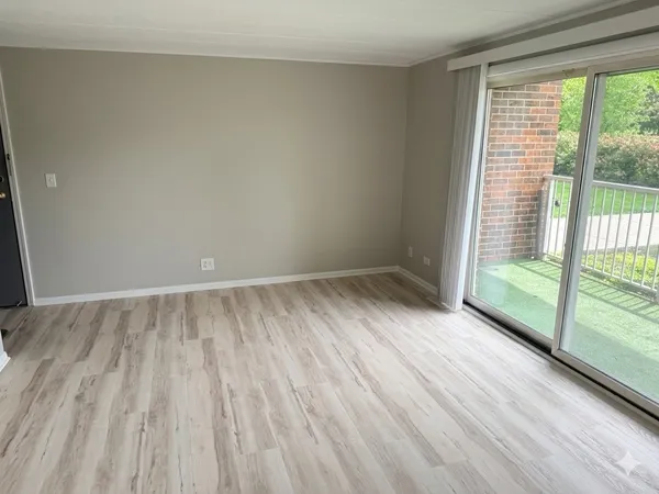 $1,700 | 1104 Mercury Drive, Unit 1B, Schaumburg, IL 60193