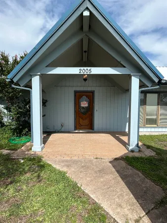 $2,400 | 2005 King Road, Marble Falls, TX 78654