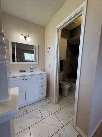 $1,950 | 4327 Townes Forest Road, Friendswood, TX 77546