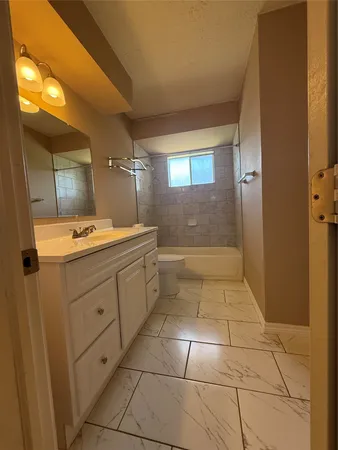$1,950 | 4327 Townes Forest Road, Friendswood, TX 77546