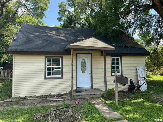 $34,900 | 805 South 10th Street, Monmouth, IL 61462