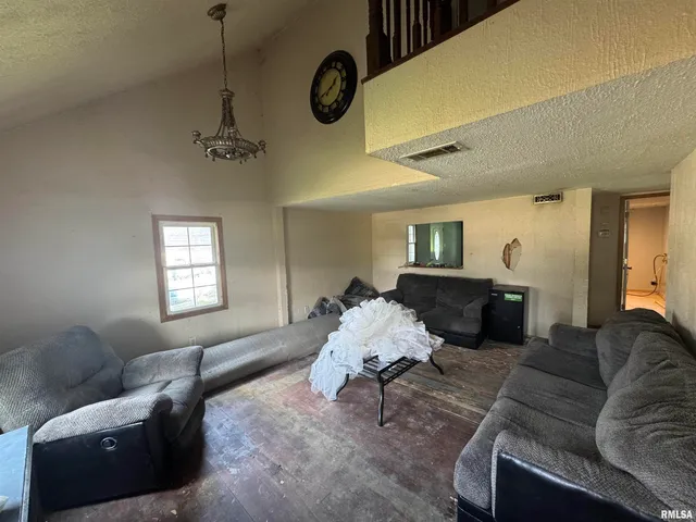 $34,900 | 805 South 10th Street, Monmouth, IL 61462