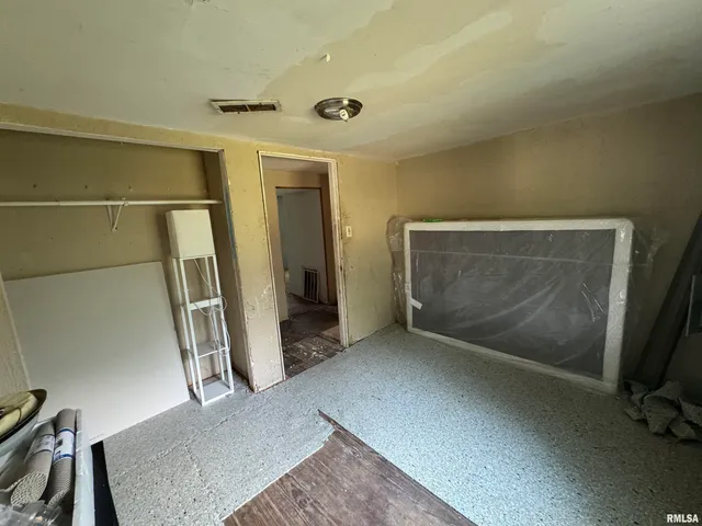 $34,900 | 805 South 10th Street, Monmouth, IL 61462