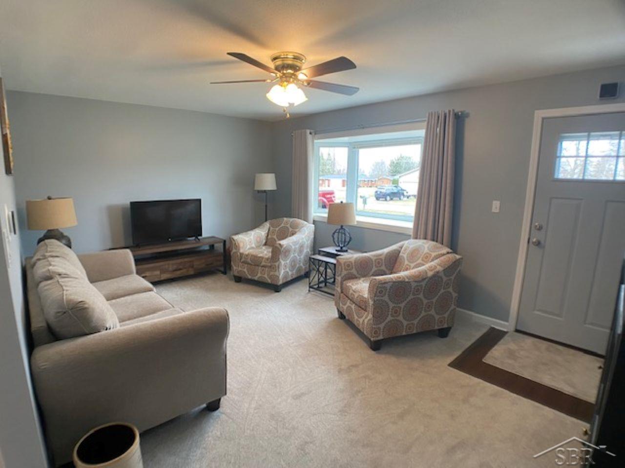 4851 Locust Road Saginaw, MI 48604 - Photo 5 of 31 50169953-0c5b10ad-e8dc-4640-9190-2c7fa4a8663b.JPG