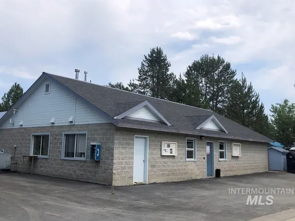 $239,900 | 21 E Street, Cascade, ID 83611