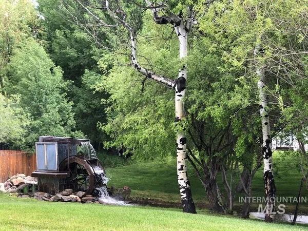 $239,900 | 21 E Street, Cascade, ID 83611