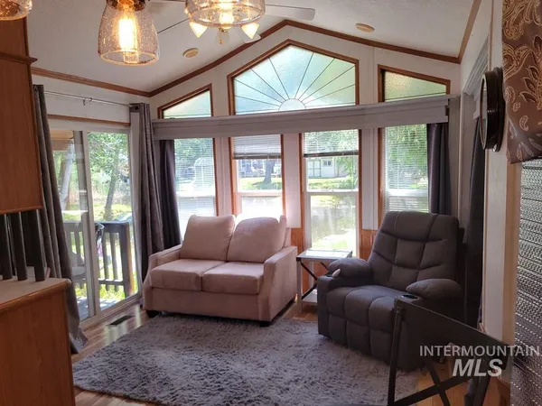 $239,900 | 21 E Street, Cascade, ID 83611