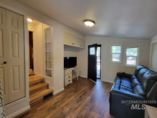 $239,900 | 21 E Street, Cascade, ID 83611