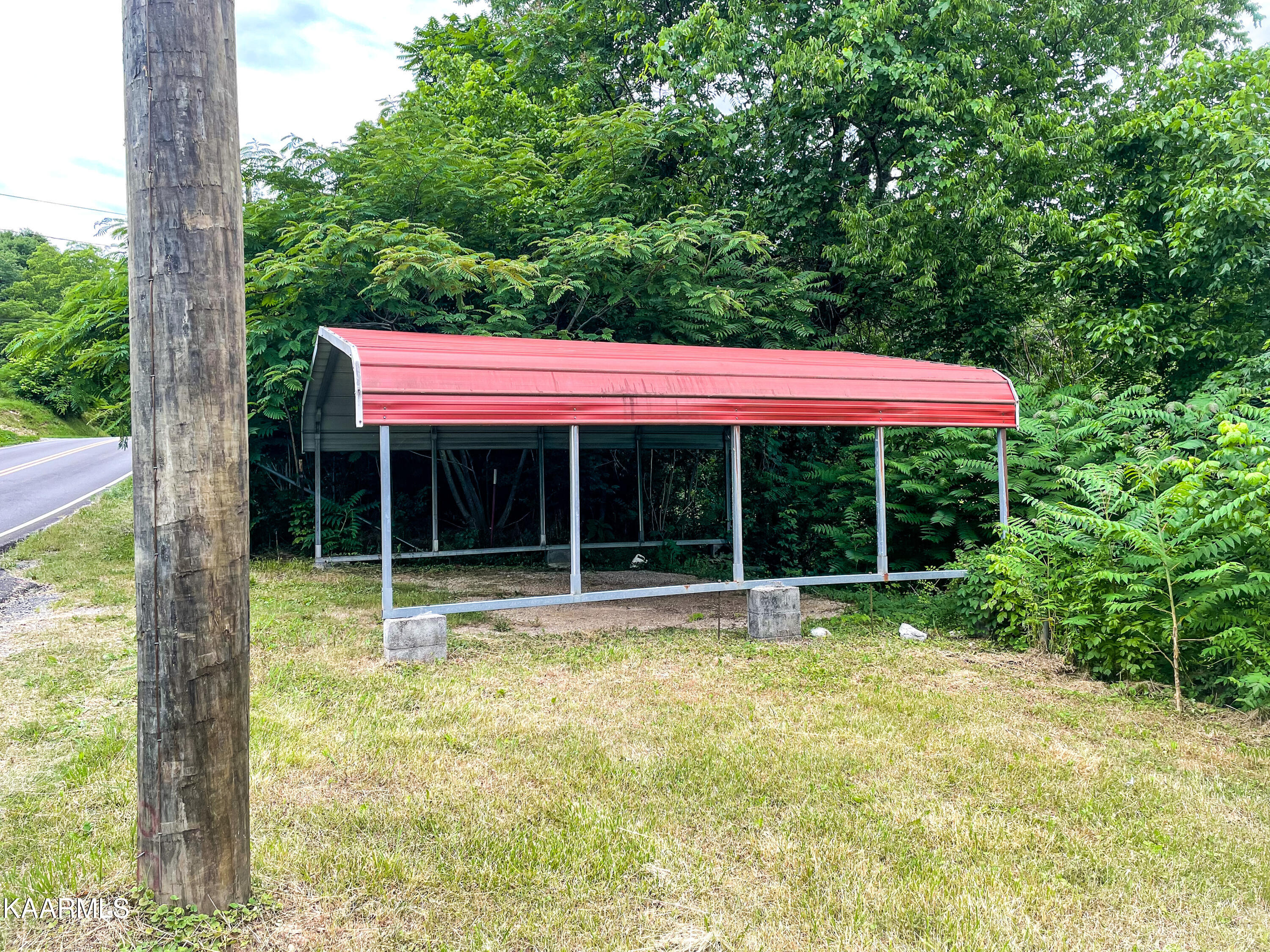 416 Carroll Hollow Road Clinton, TN 37716 - Photo 4 of 14 EDD353BA-1629-4AF7-9940-0AFB98F597A3