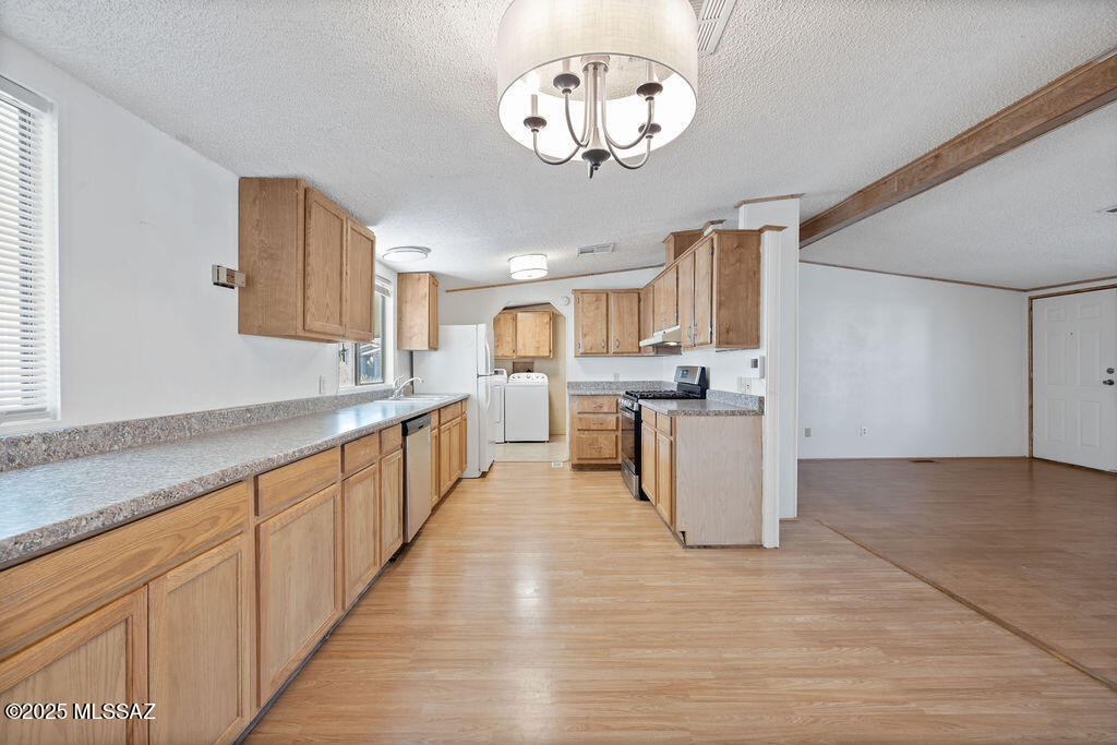 6137 South Barrister Road Tucson, AZ 85746 - Photo 9 of 30 5Y9A3569