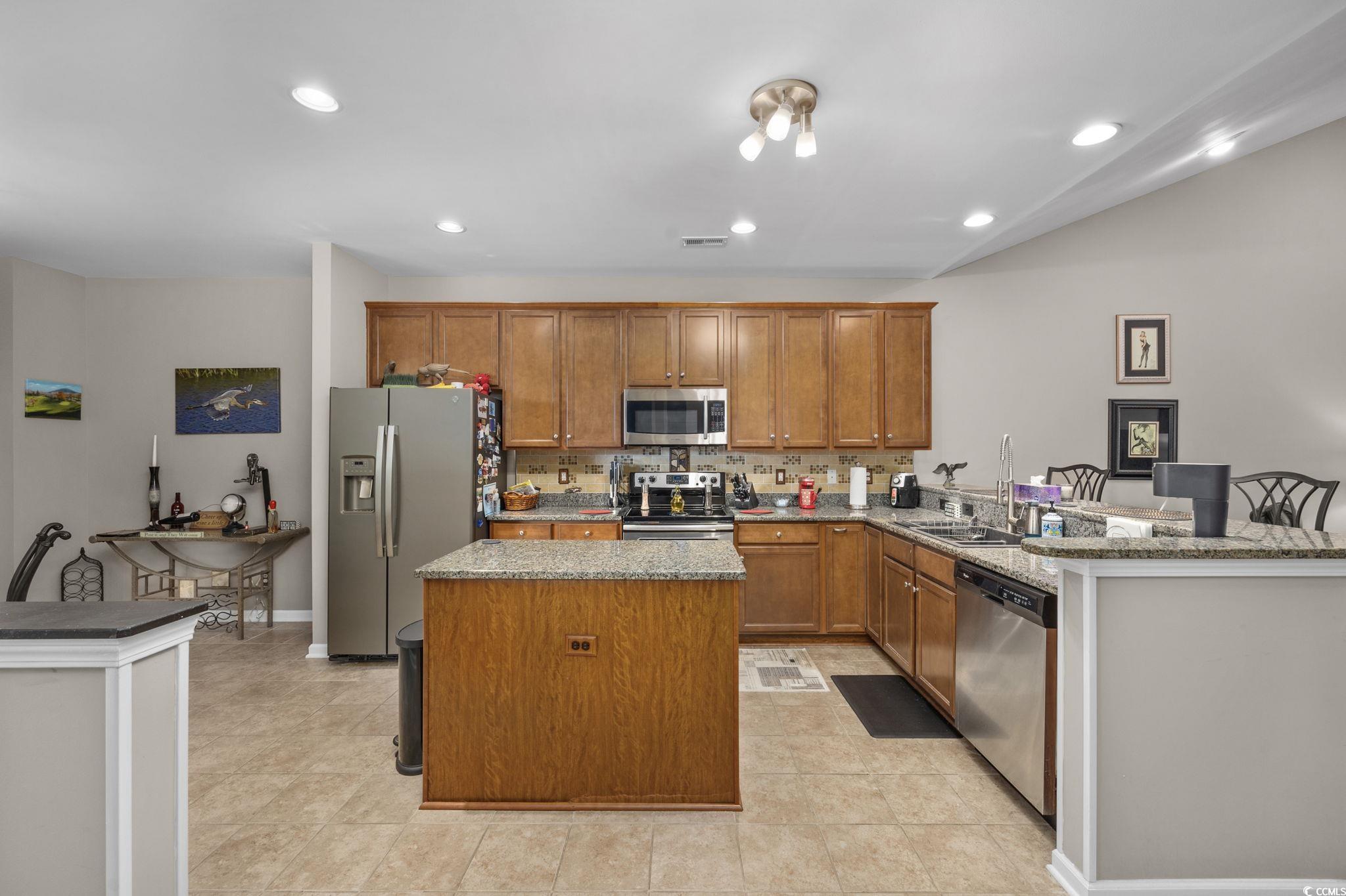1602 Palmina Loop, Unit 34D Myrtle Beach, SC 29588 - Photo 5 of 28 Kitchen with decorative backsplash, kitchen penins