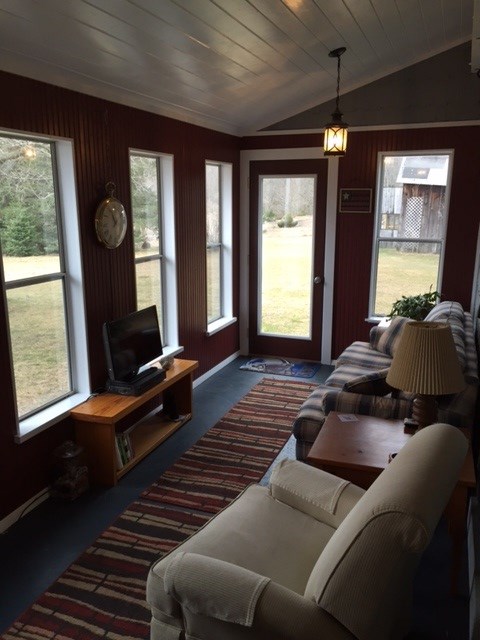8999 King Road Benzonia, MI 49616 - Photo 13 of 40 1813620-12.JPG