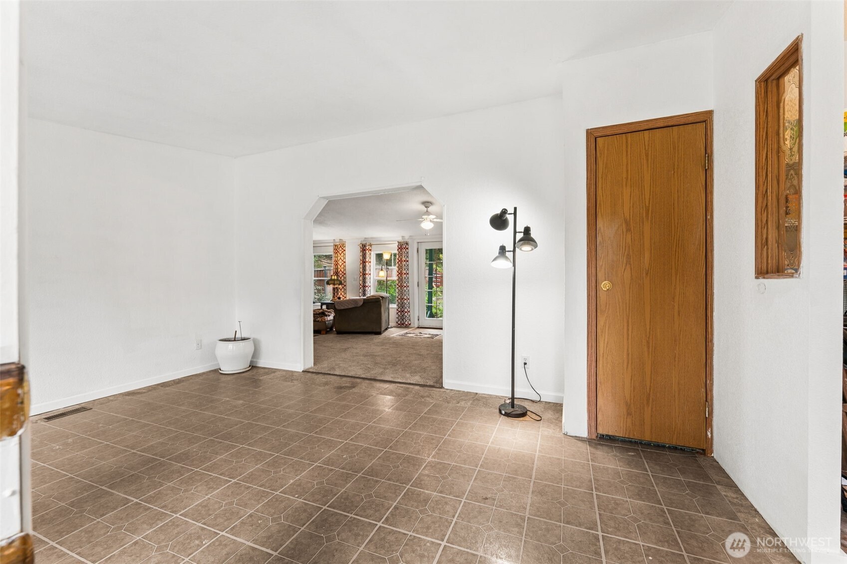 13159 Glenwood Road Southwest Port Orchard, WA 98367 - Photo 5 of 34 Gallery Image 5