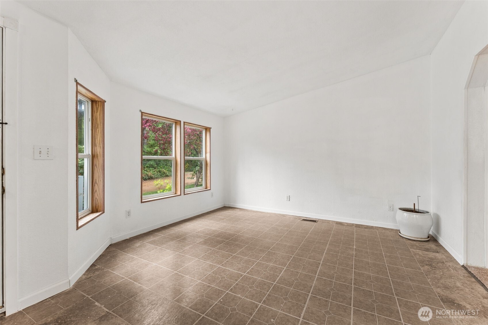 13159 Glenwood Road Southwest Port Orchard, WA 98367 - Photo 6 of 34 Gallery Image 6