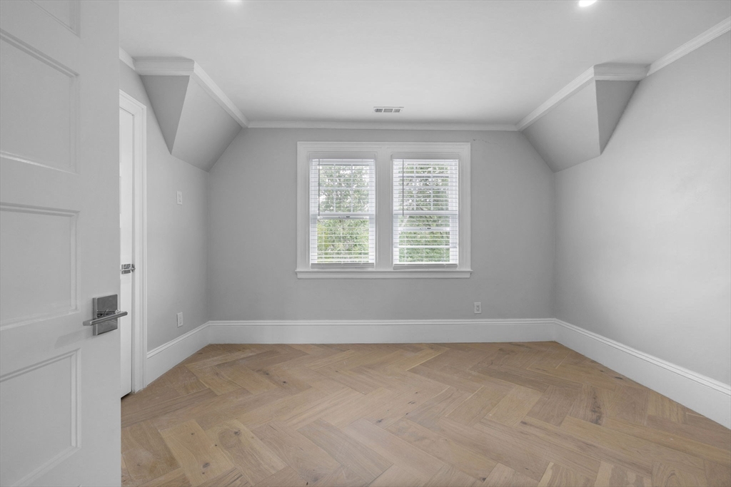 476 A Heath Street Brookline, MA 02467 - Photo 24 of 39 an empty room with a window