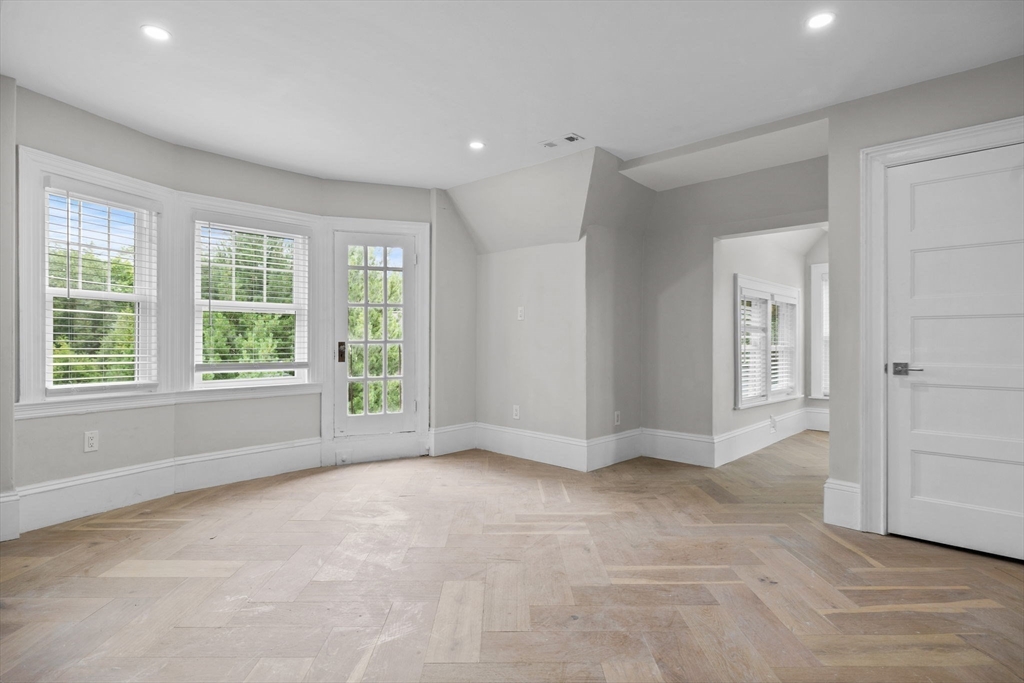 476 A Heath Street Brookline, MA 02467 - Photo 26 of 39 a view of an empty room with a window