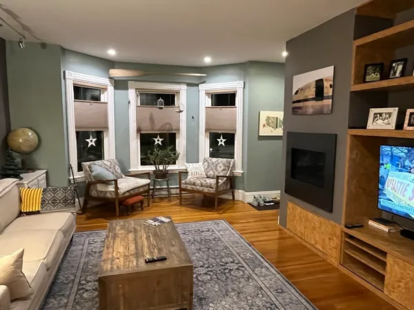 $2,900 | 11 Edwards Street, Unit 1, Beverly, MA 01915