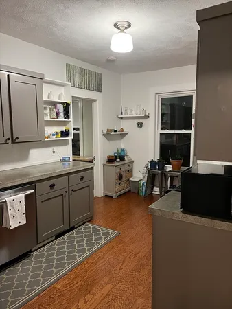 $2,900 | 11 Edwards Street, Unit 1, Beverly, MA 01915