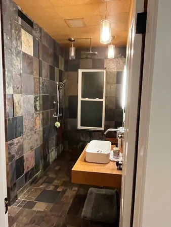 $2,900 | 11 Edwards Street, Unit 1, Beverly, MA 01915