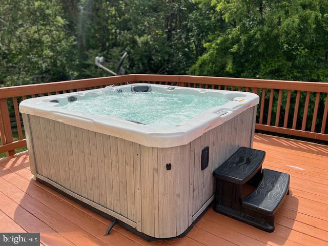 23 Richmond Road Castleton, VA 22716 - Photo 18 of 75 Hot Tub