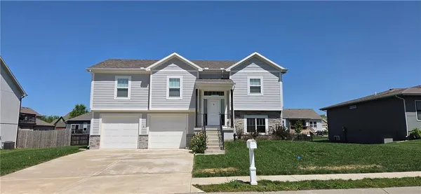 $430,000 | 1807 Alpine Drive, Pleasant Hill, MO 64080