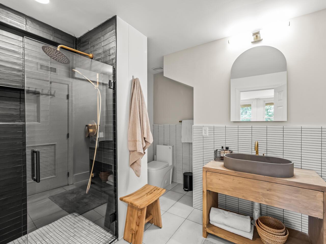 300 Dartmouth Road Raleigh, NC 27609 - Photo 20 of 28 a bathroom with a sink and a mirror