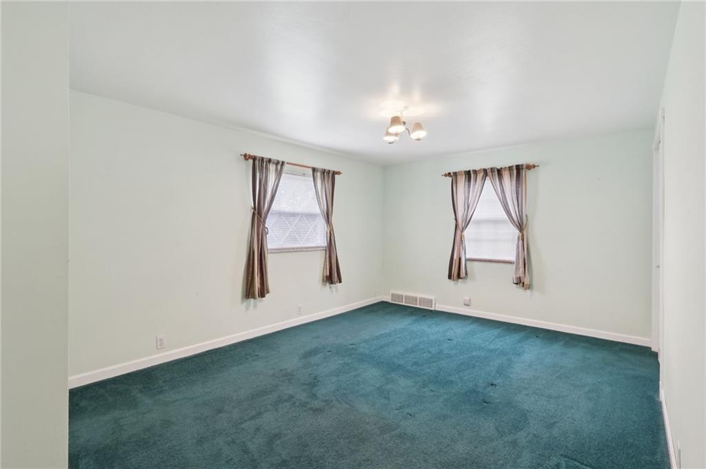 714 Colonial Drive Apollo, PA 15613 - Photo 19 of 32 an empty room with windows