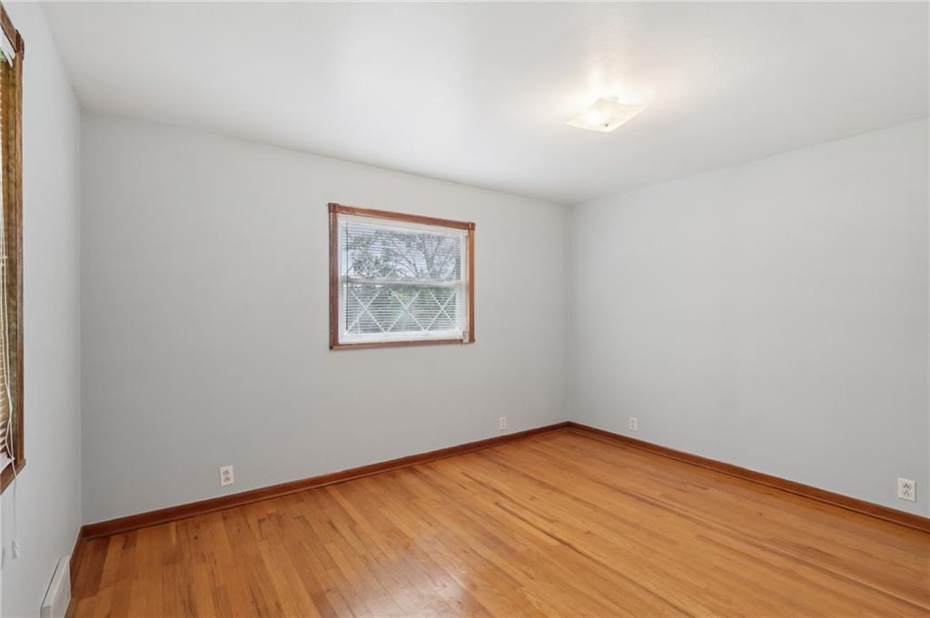 714 Colonial Drive Apollo, PA 15613 - Photo 28 of 32 an empty room with wooden floor and window