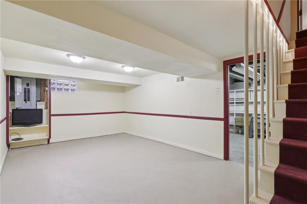 714 Colonial Drive Apollo, PA 15613 - Photo 32 of 32 a view of an empty room