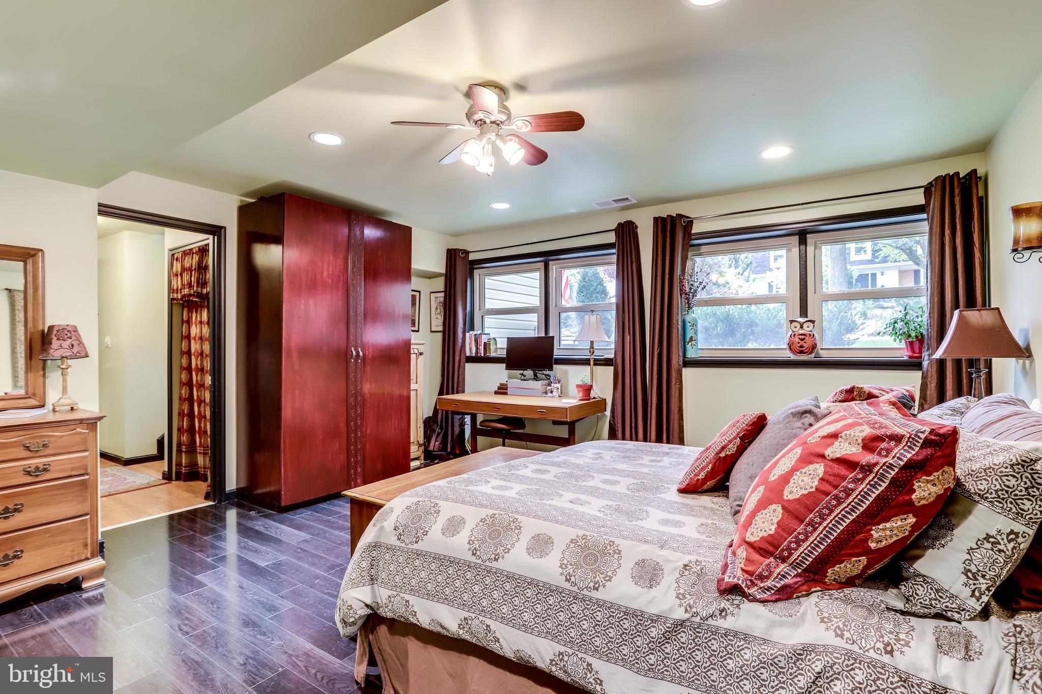 1821 Post Oak Trail Reston, VA 20191 - Photo 39 of 47