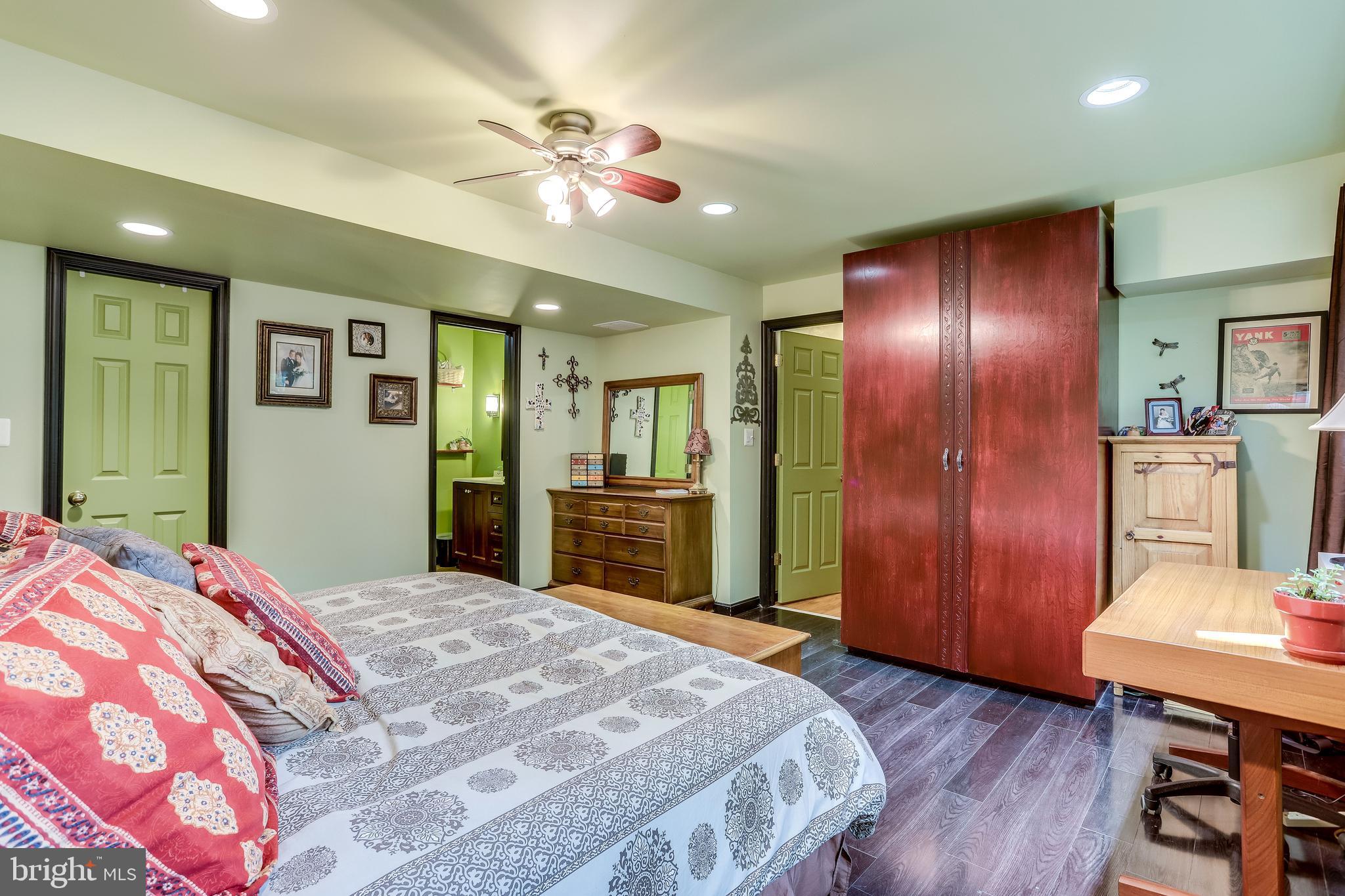 1821 Post Oak Trail Reston, VA 20191 - Photo 41 of 47