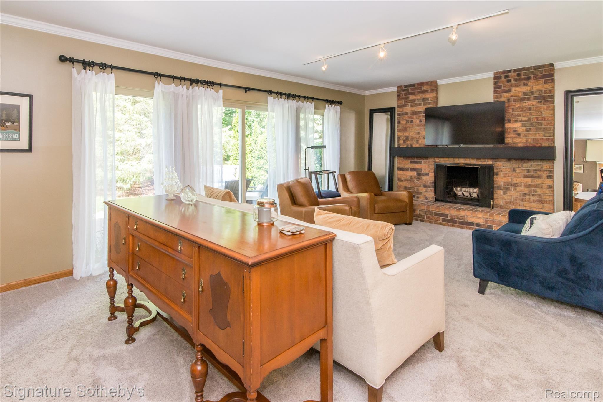 576 Ten Point Drive Rochester, MI 48309 - Photo 2 of 51 Sunny Great Room with brick fireplace