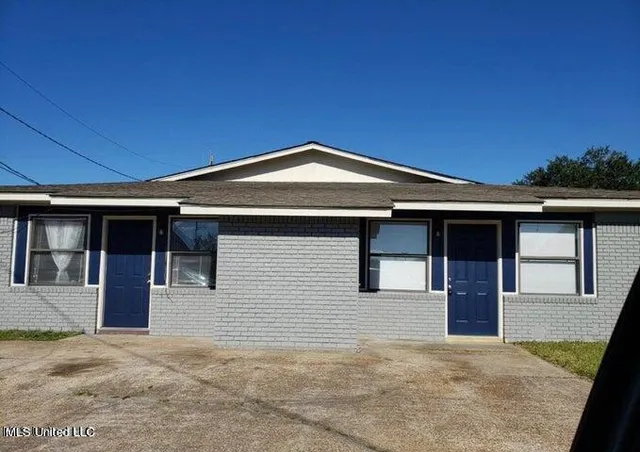 $950 | 1015 Park Row Avenue, Unit 12, Long Beach, MS 39560