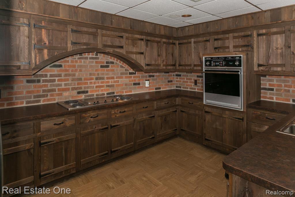 5941 Southgate Road Rochester, MI 48306 - Photo 44 of 72 5941SouthgateRd-43.jpg